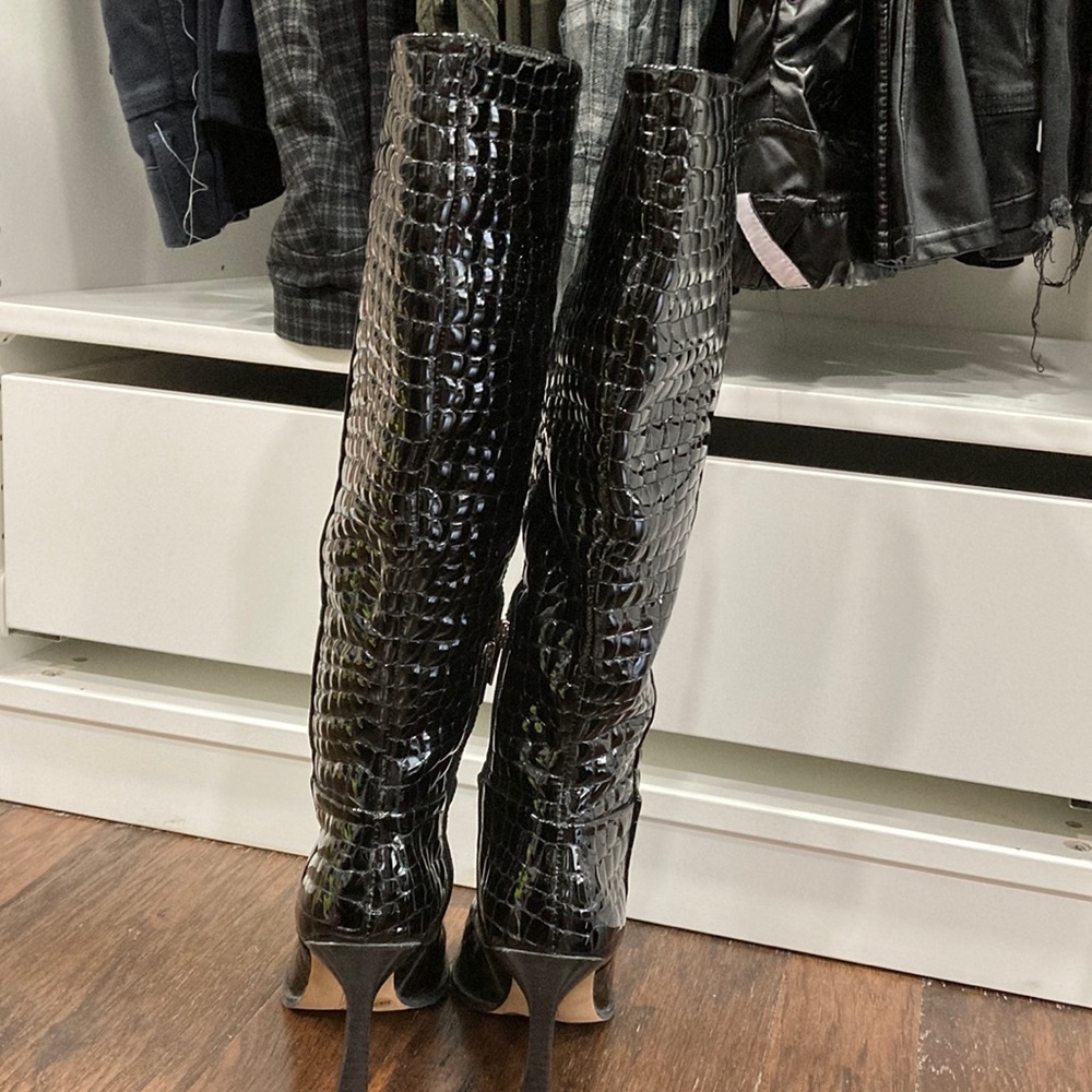 VINCE CAMUTO STUNNING BLACK BOOTS. Size 6 1/2. - Picture 5 of 6